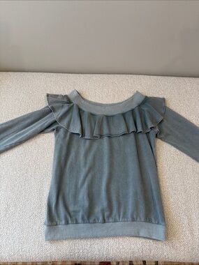 Mazik Ruffle-Neck Long Sleeve Top - Sage Green
Boutique Item
Soft Fabric
